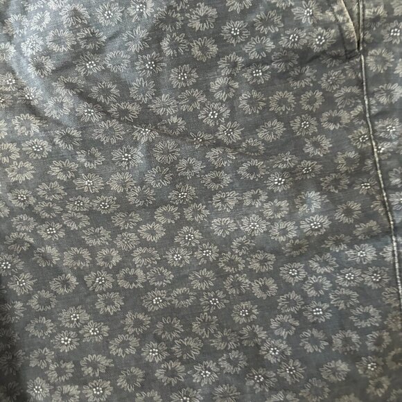 GAP Shorts Mens 38x10 Blue Floral Print Chino Preppy Vacation Resort Flat Front - Picture 2 of 2